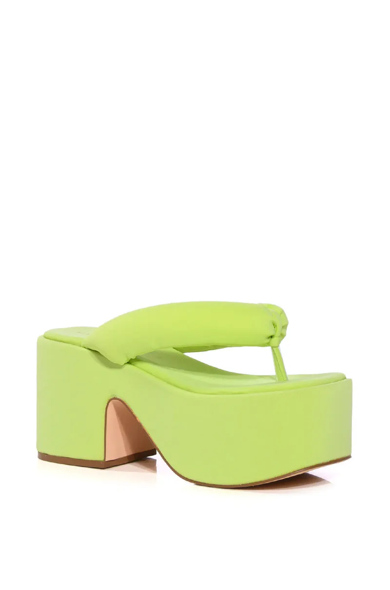 AZALEA WANG APRIL THING FLATFORM SANDAL IN GREEN