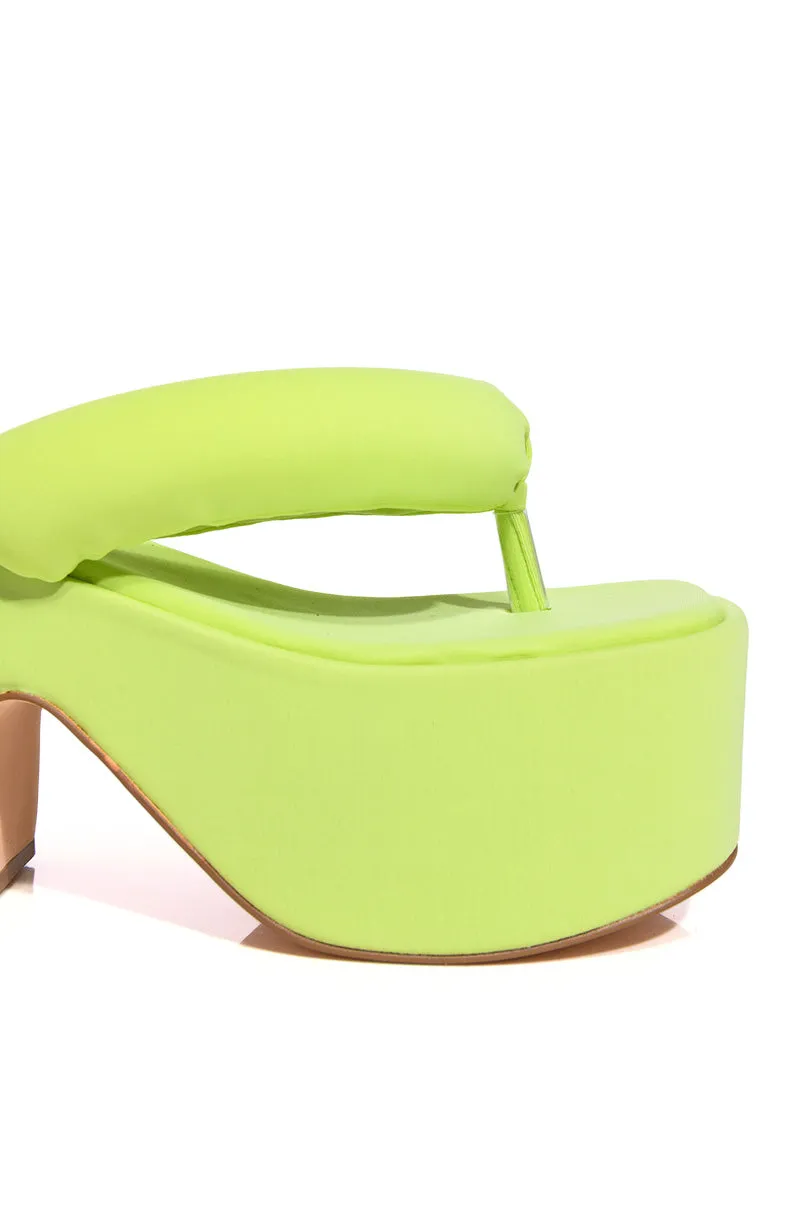 AZALEA WANG APRIL THING FLATFORM SANDAL IN GREEN