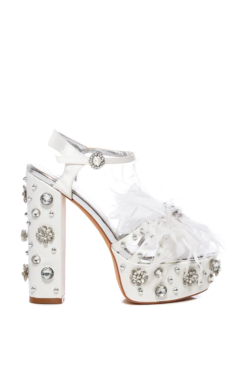 AZALEA WANG KIKI EMBELLISHED CHUNKY SANDAL IN WHITE