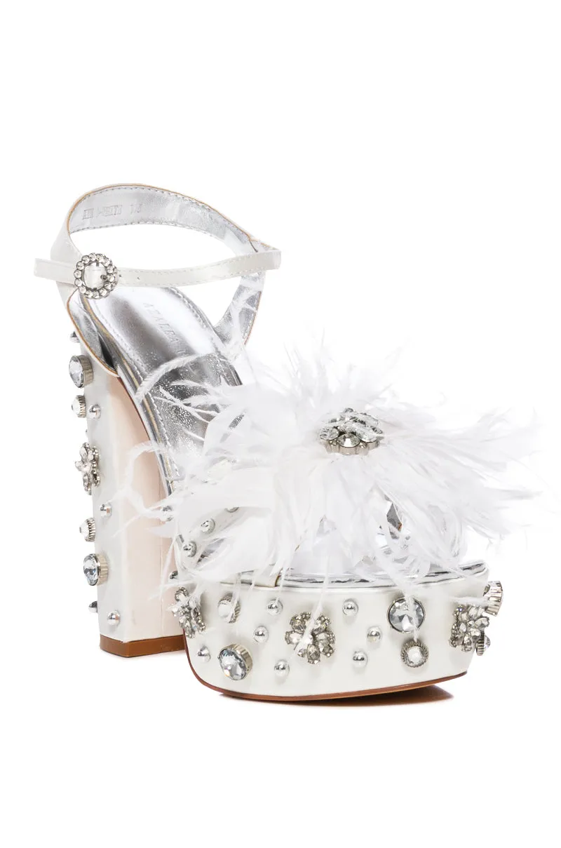 AZALEA WANG KIKI EMBELLISHED CHUNKY SANDAL IN WHITE