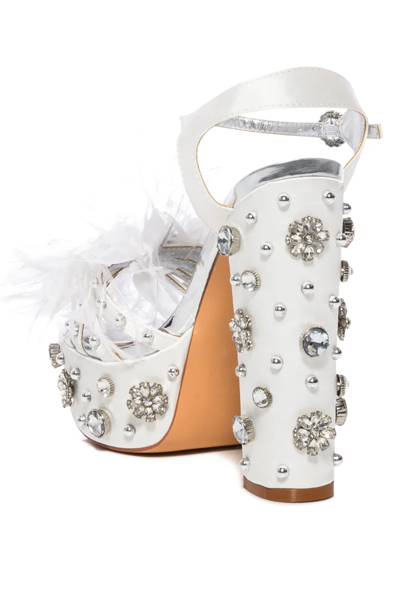 AZALEA WANG KIKI EMBELLISHED CHUNKY SANDAL IN WHITE